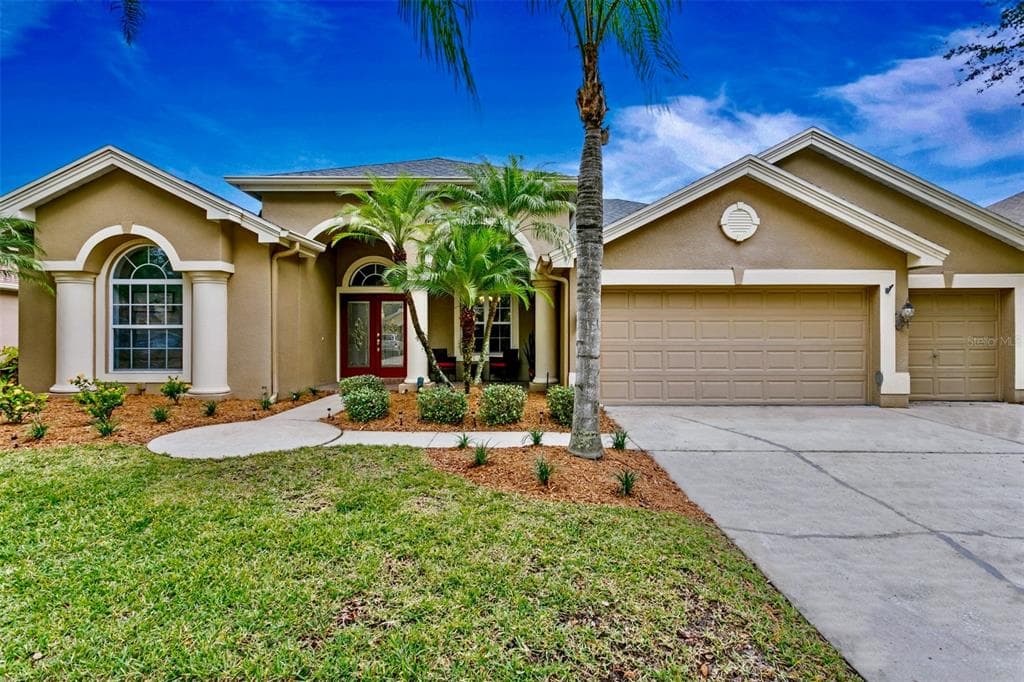 19320 AUTUMN WOODS AVENUE TAMPA, FL 33647