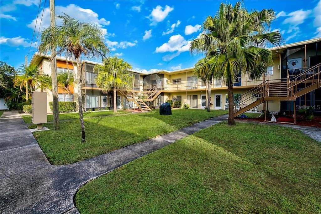 5396 4TH STREET N UNIT 104 ST PETERSBURG, FL 33703