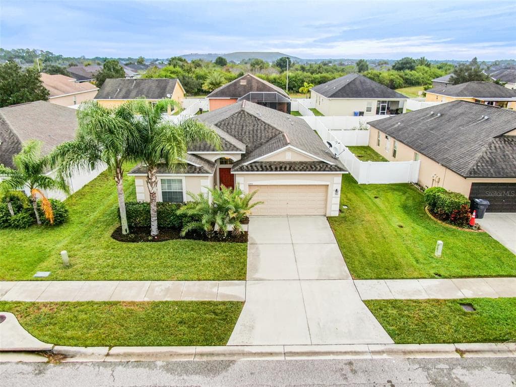 10810 STANDING STONE DRIVE WIMAUMA, FL 33598
