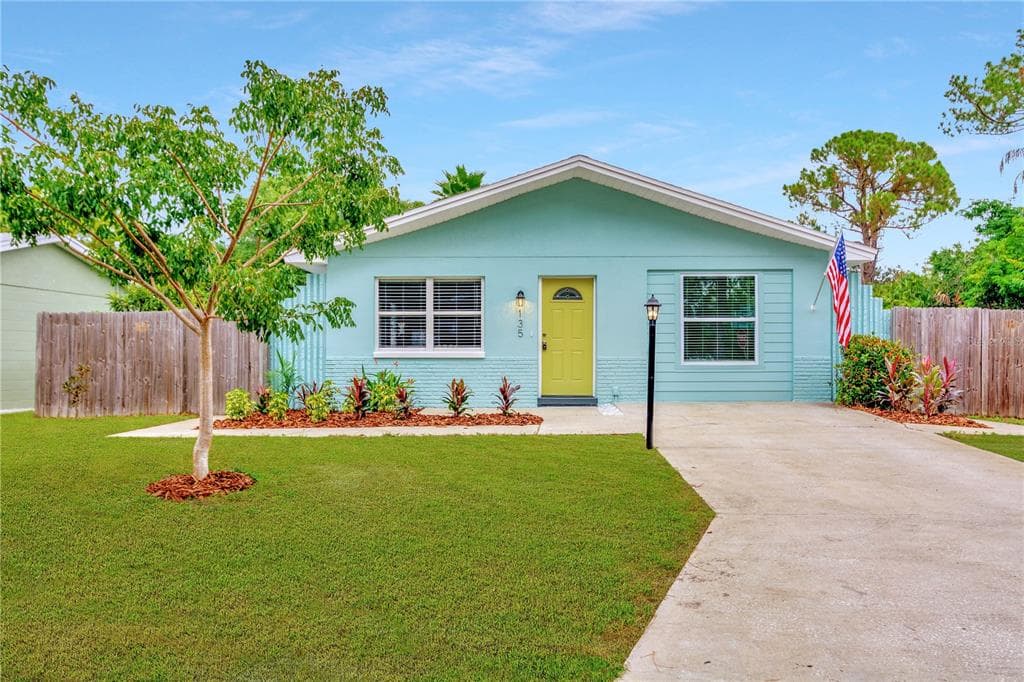 135 SW MONROE CIRCLE N ST PETERSBURG, FL 33703