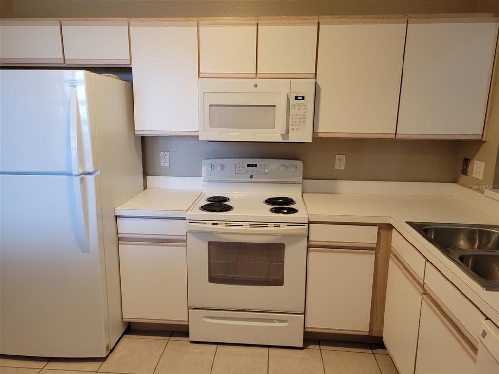 9619 LAKEDALE WAY UNIT 202 RIVERVIEW, FL 33578