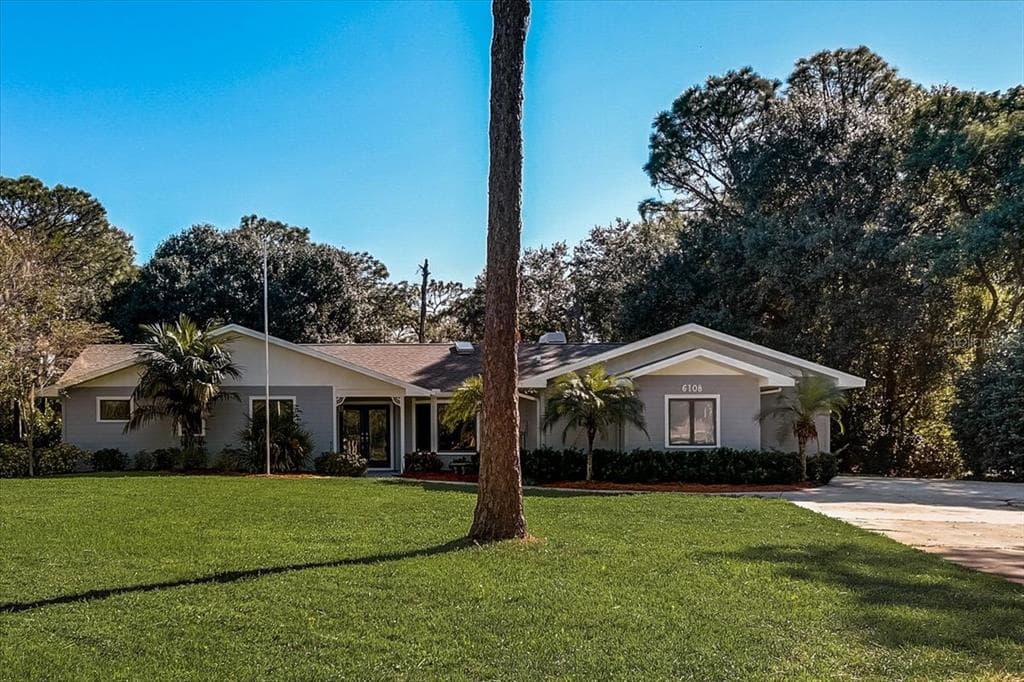 6108 95TH STREET CIRCLE E BRADENTON, FL 34202