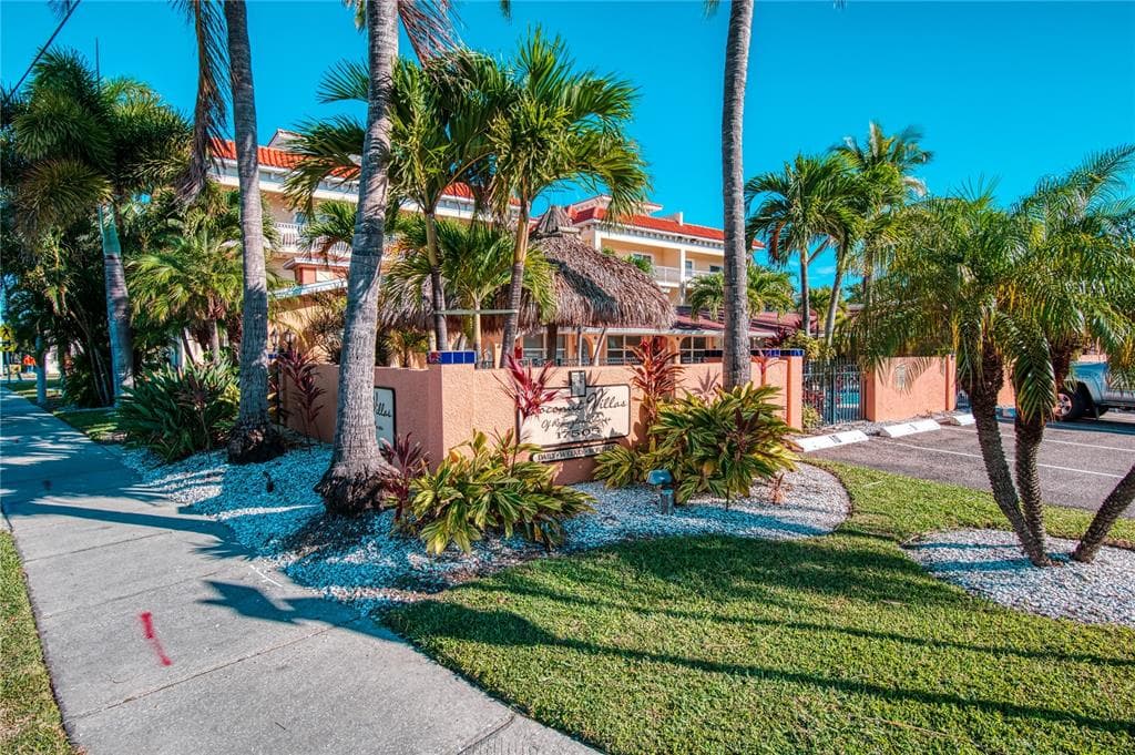 17505 GULF BOULEVARD UNIT 7 REDINGTON SHORES, FL 33708