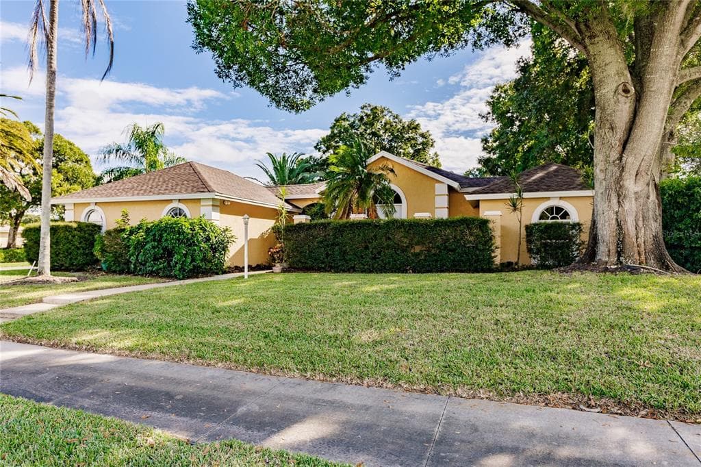 443 LAKE OF THE WOODS DRIVE VENICE, FL 34293