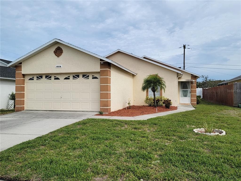 10236 FLAGSHIP AVENUE PORT RICHEY, FL 34668