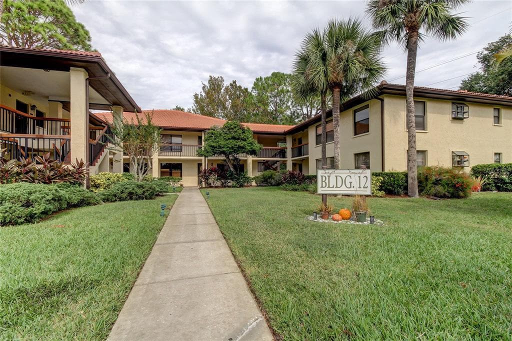 1213 HAMMOCK PINE BOULEVARD UNIT 1213 CLEARWATER, FL 33761
