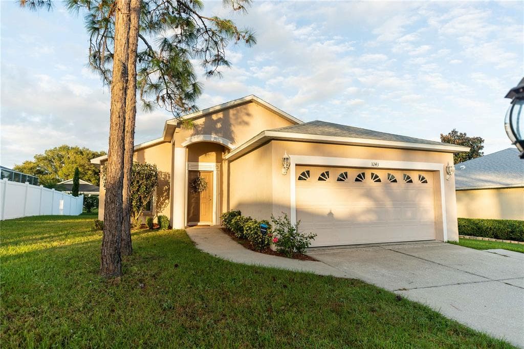 3243 GRAND PINES DRIVE LAKELAND, FL 33810