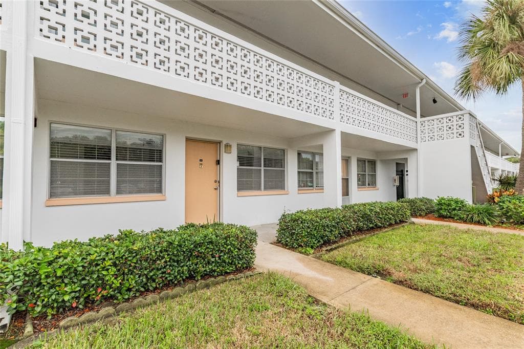 1000 79TH AVENUE N UNIT 104 ST PETERSBURG, FL 33702