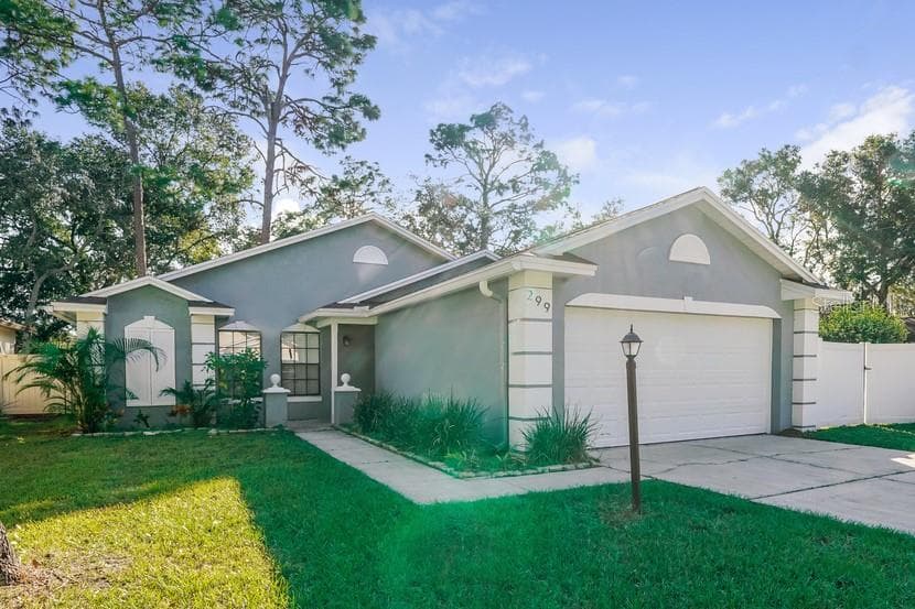299 FALLING LEAF LANE CASSELBERRY, FL 32707