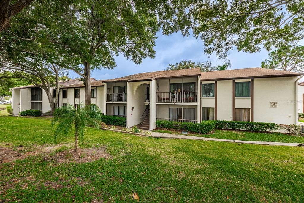 2575 PINE RIDGE WAY S UNIT H1 PALM HARBOR, FL 34684