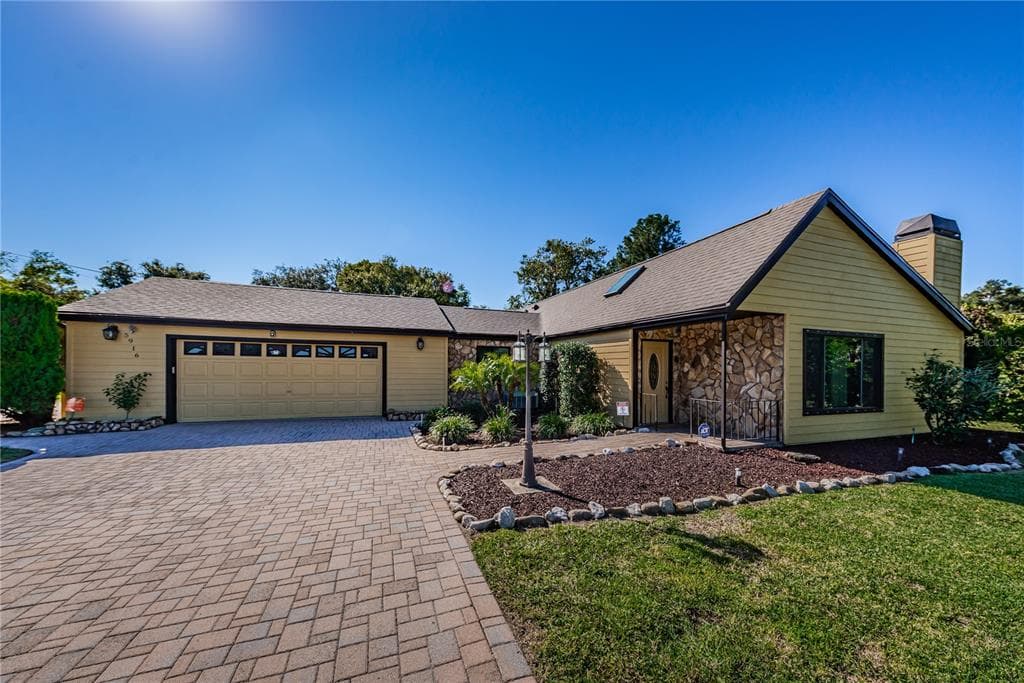 5916 RIVERLAWN COURT