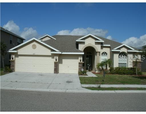 4823 PORTMARNOCK WAY WESLEY CHAPEL, FL 33543