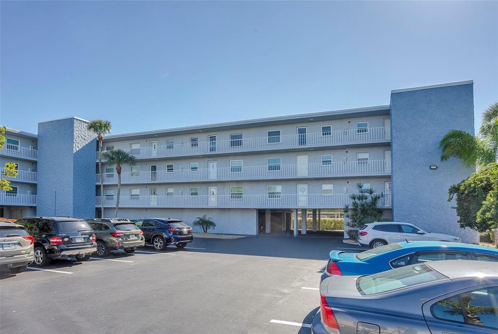 719 PINELLAS BAYWAY S UNIT 103 TIERRA VERDE, FL 33715