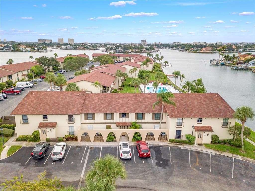 505 PLAZA SEVILLE COURT UNIT 10 TREASURE ISLAND, FL 33706