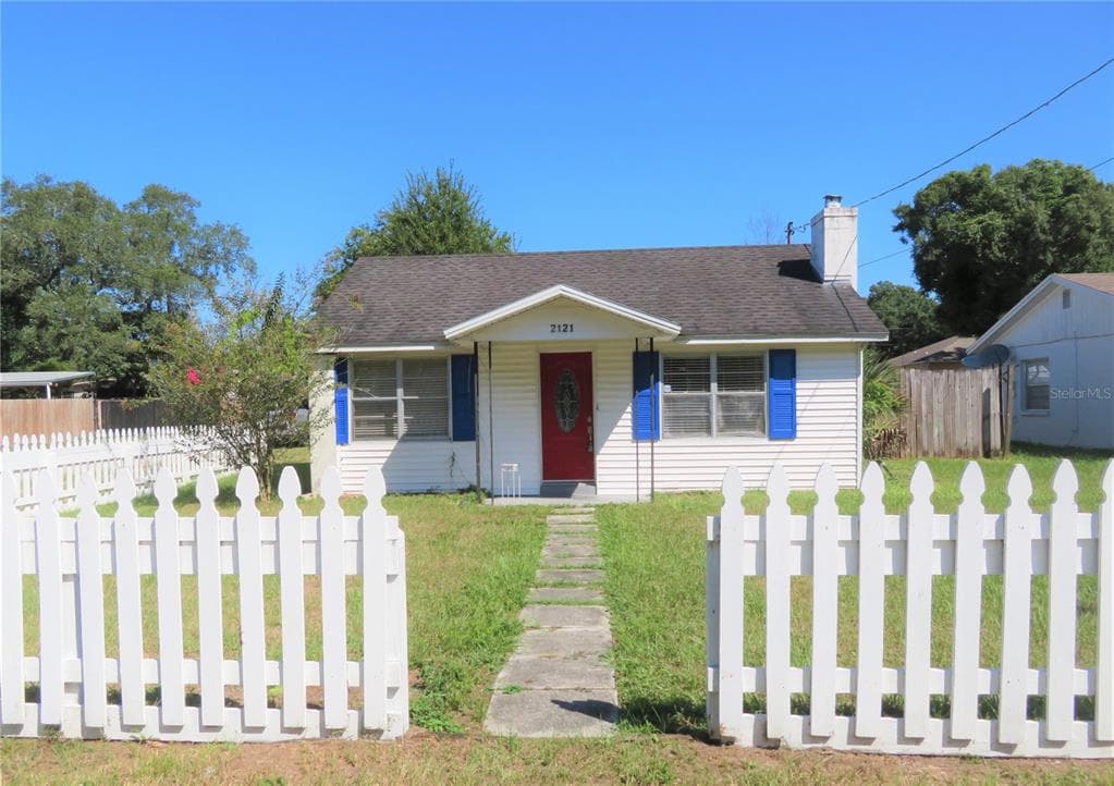 2121 W OKALOOSA AVE TAMPA, FL 33604