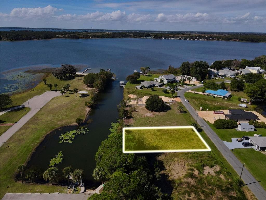 118 BLUE MOON AVENUE LAKE PLACID, FL 33852