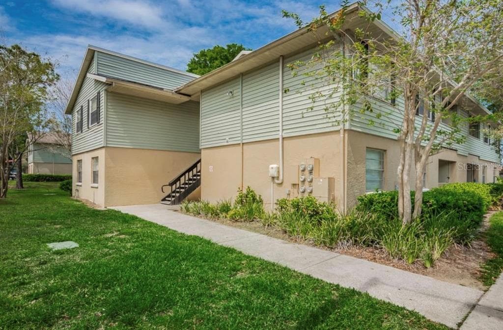 222 THORN TREE PLACE UNIT 222