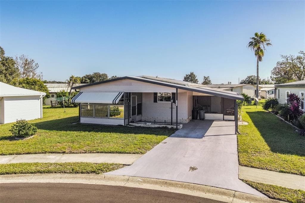 5438 SEVILLE DRIVE ZEPHYRHILLS, FL 33541