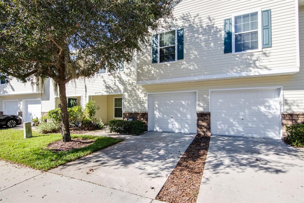 212 WOODKNOLL PLACE VALRICO, FL 33594