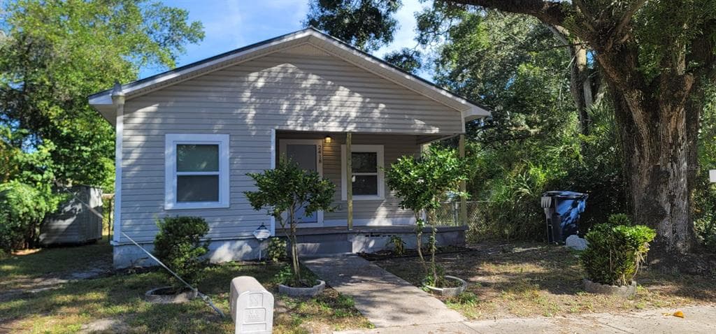 2418 E NORTH BAY STREET TAMPA, FL 33610