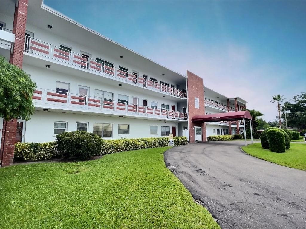 955 51ST STREET N UNIT 305 ST PETERSBURG, FL 33710