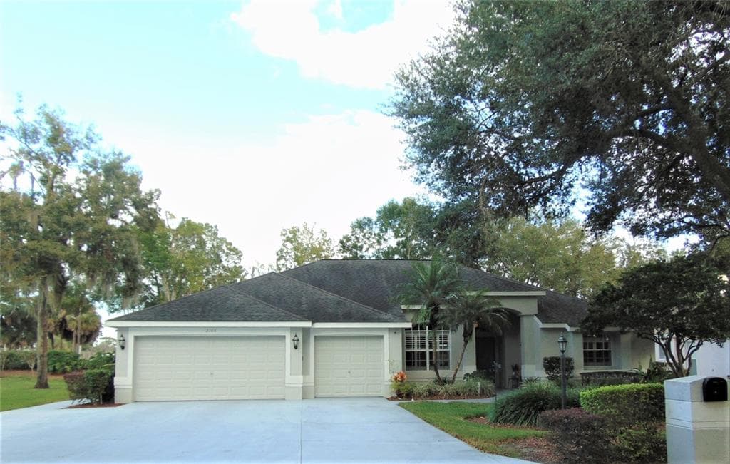 2106 CLUBHOUSE DRIVE PLANT CITY, FL 33566