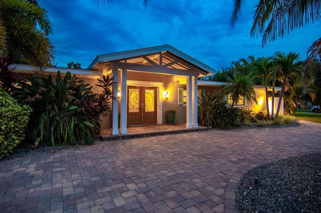 10133 YACHT CLUB DRIVE TREASURE ISLAND, FL 33706