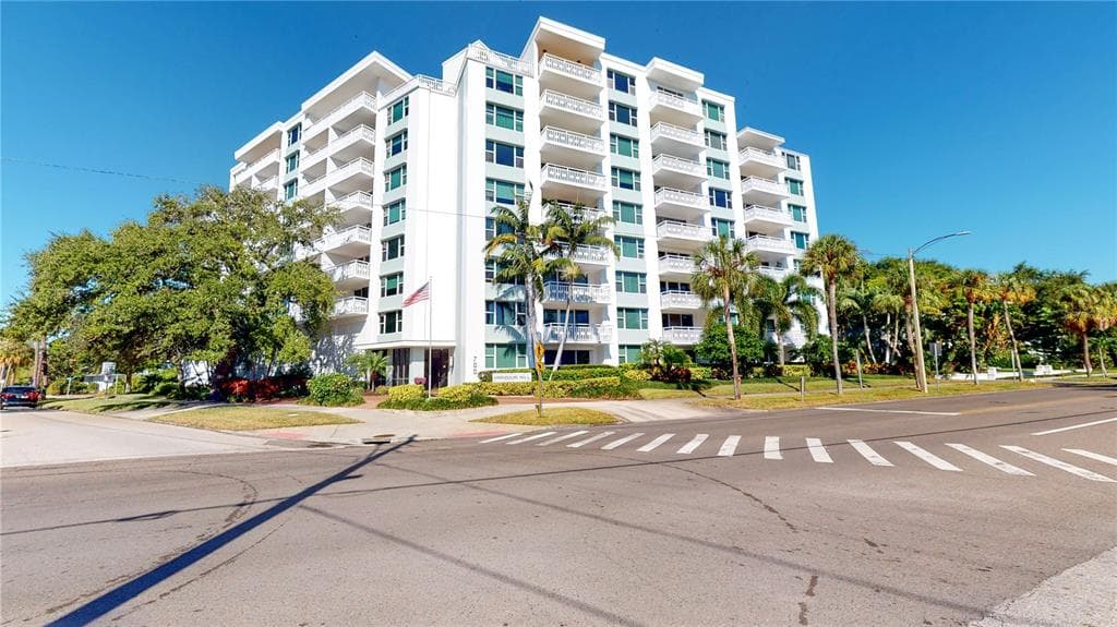 700 BEACH DRIVE NE UNIT 308 ST PETERSBURG, FL 33701