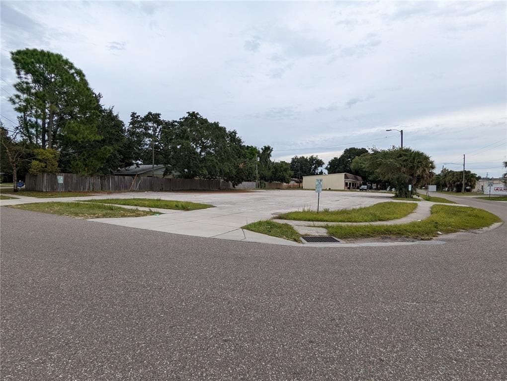 CYPRESS TERRACE N PINELLAS PARK, FL 33781