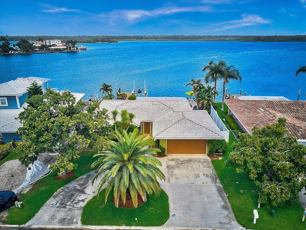 485 BATH CLUB BOULEVARD N NORTH REDINGTON BEACH, FL 33708
