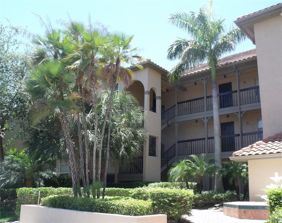2400 FEATHER SOUND DRIVE UNIT 913 CLEARWATER, FL 33762