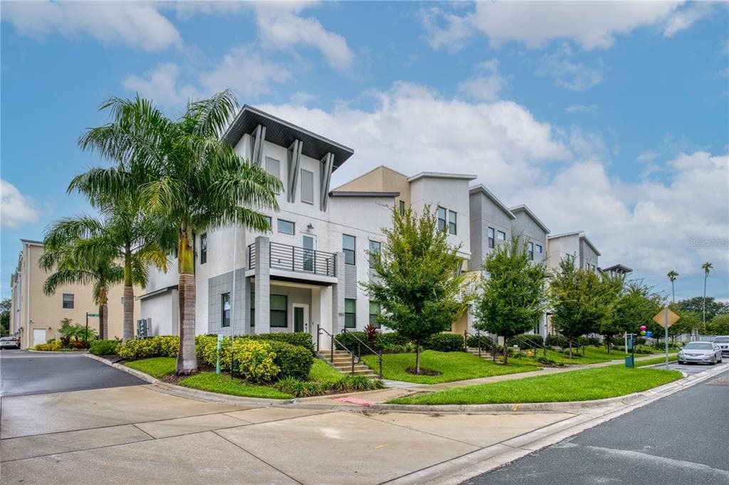 2550 13TH AVENUE N UNIT 21 ST PETERSBURG, FL 33713