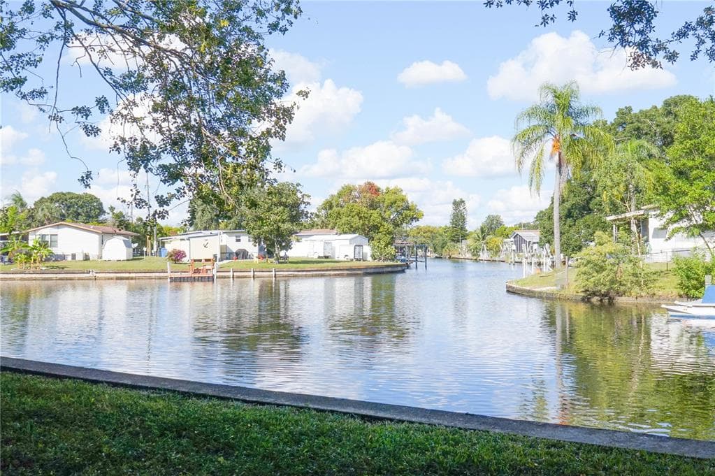 9213 W TUDOR DRIVE UNIT B103 TAMPA, FL 33615