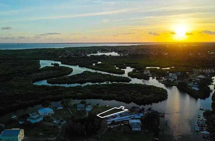 8945 ROCKY CREEK DRIVE TAMPA, FL 33615