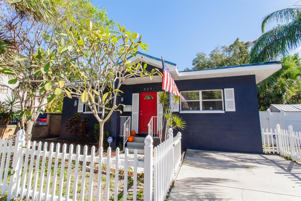 537 GROVE STREET N ST PETERSBURG, FL 33701