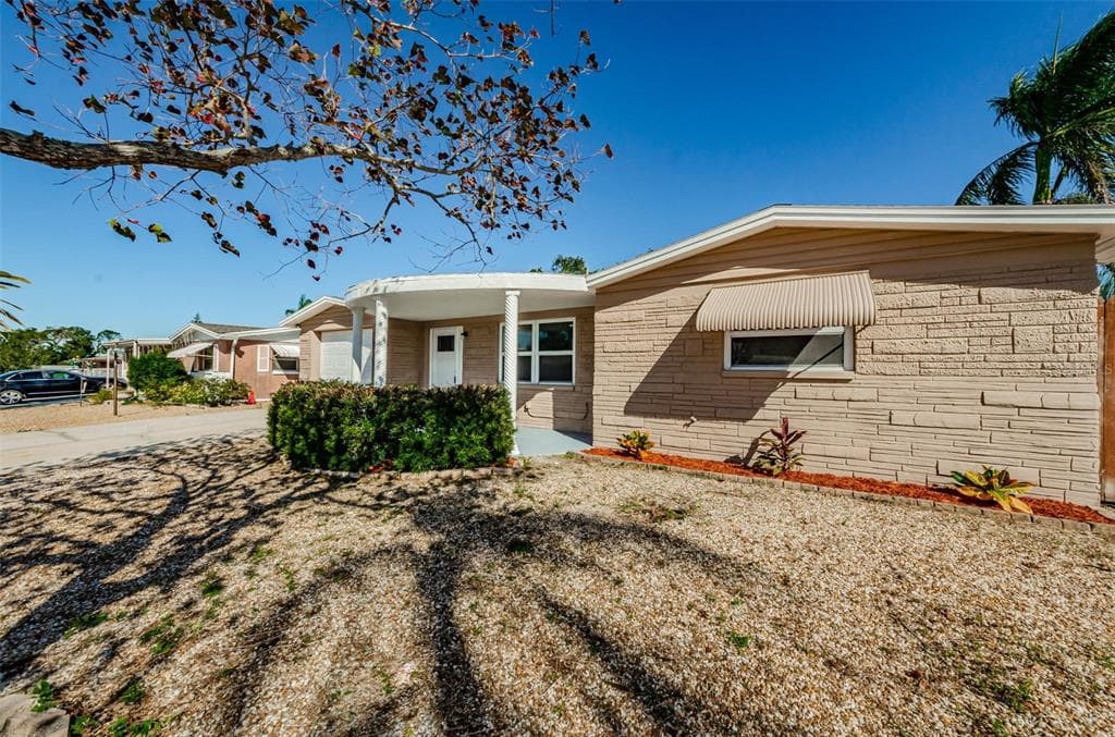 1528 TOLEDO STREET HOLIDAY, FL 34690