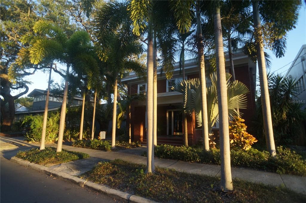 2000 W DEKLE AVENUE UNIT 4 TAMPA, FL 33606