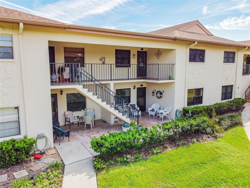 1698 SEASCAPE CIRCLE UNIT 204 TARPON SPRINGS, FL 34689