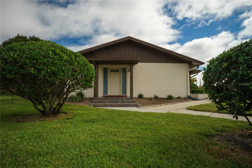 1387 HEATHER RIDGE BOULEVARD DUNEDIN, FL 34698