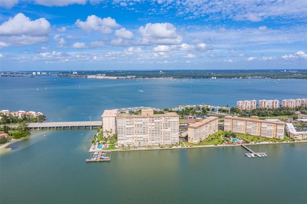 5130 BRITTANY DRIVE S UNIT 305 ST PETERSBURG, FL 33715