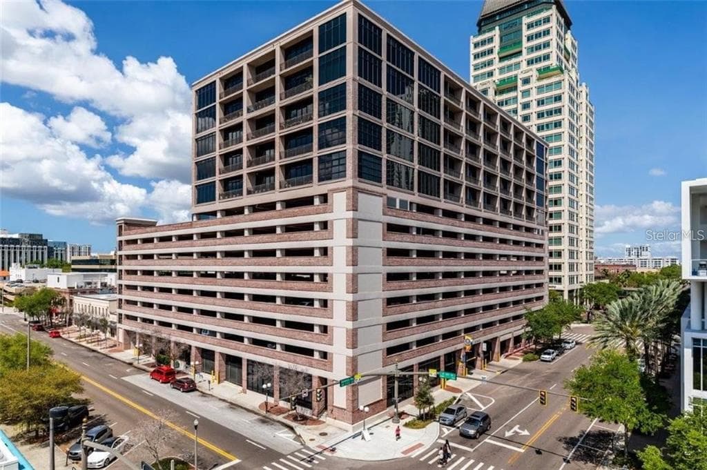 175 2ND STREET S UNIT 814 ST PETERSBURG, FL 33701