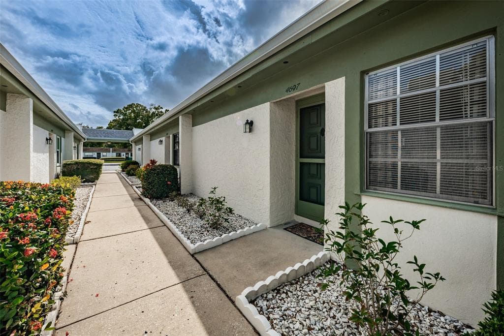 4697 LAKE BOULEVARD UNIT F CLEARWATER, FL 33762