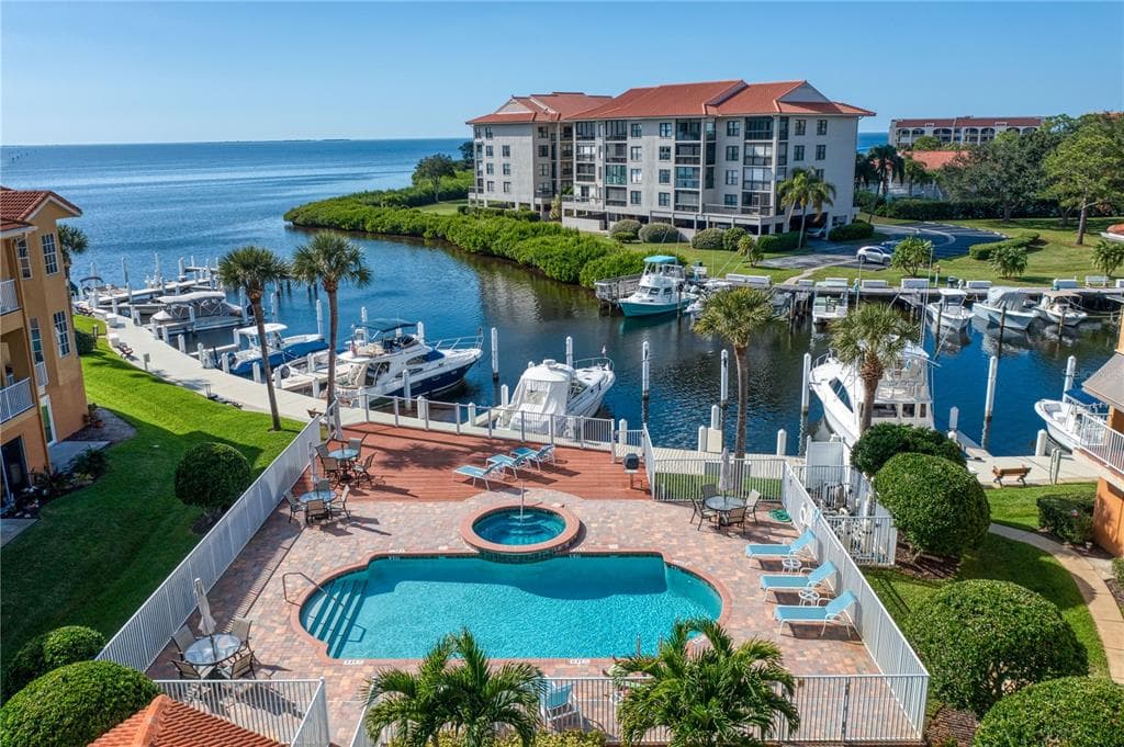 1410 MANATEE CIRCLE TARPON SPRINGS, FL 34689