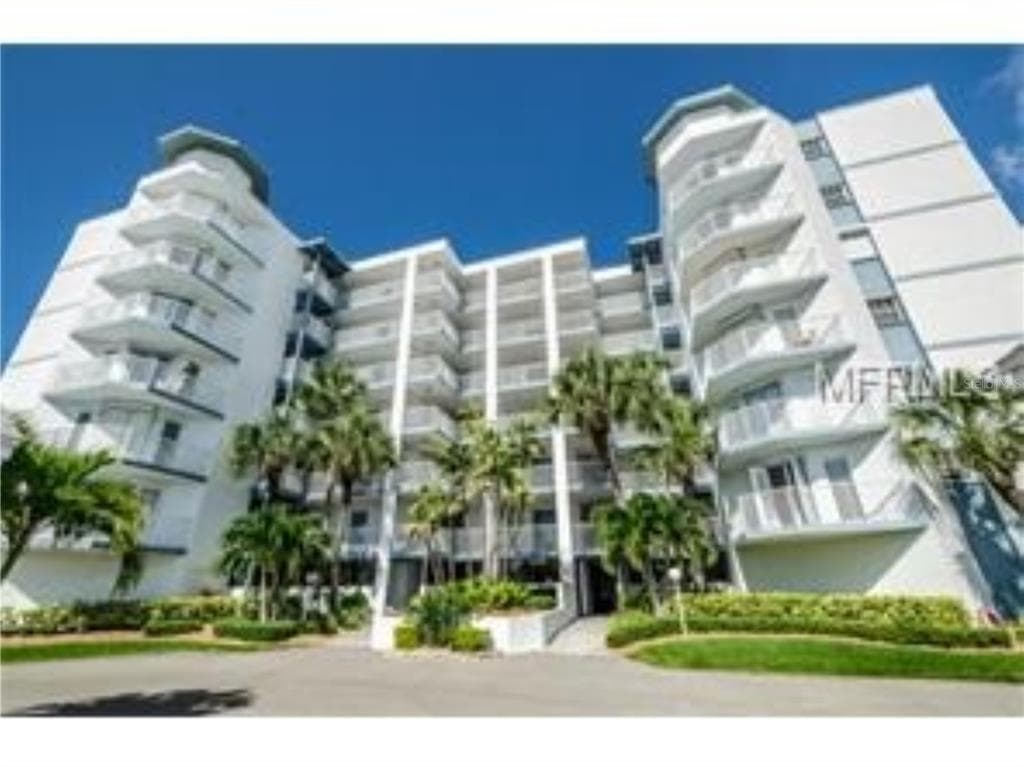 17980 GULF BOULEVARD UNIT 502 REDINGTON SHORES, FL 33708