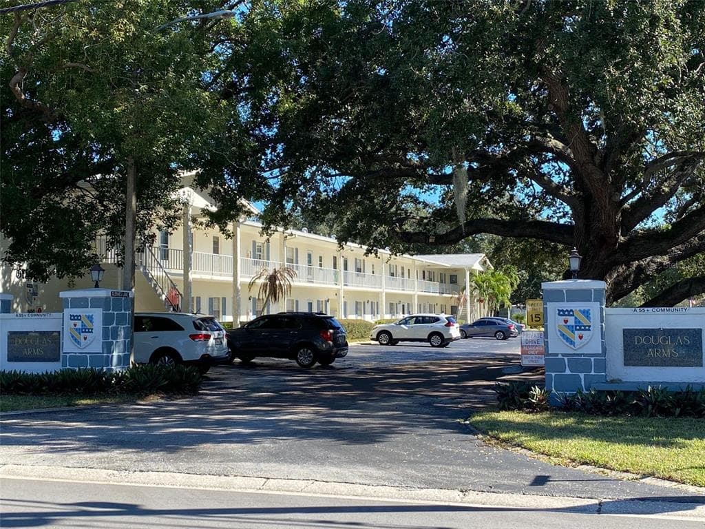100 GLENNES LANE UNIT 206 DUNEDIN, FL 34698
