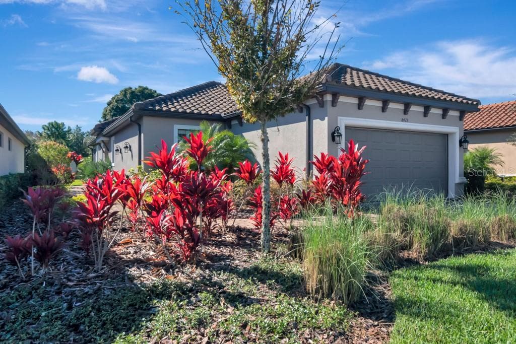 8423 ALBERATA VISTA DRIVE