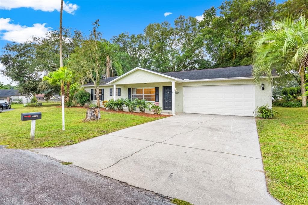 8407 SAINT GILES COURT ZEPHYRHILLS, FL 33541