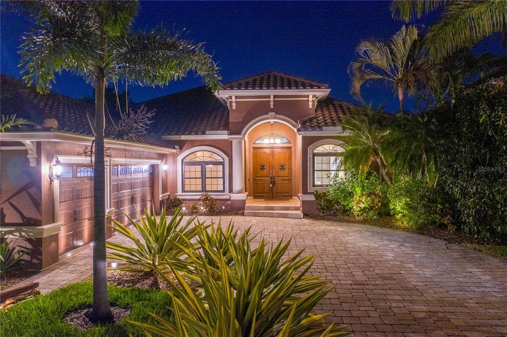1117 DARLINGTON OAK DRIVE NE ST PETERSBURG, FL 33703
