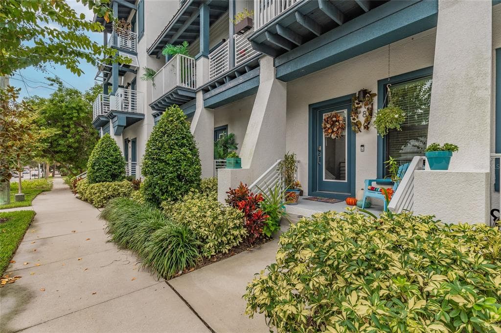 946 HIGHLAND AVENUE UNIT 8 DUNEDIN, FL 34698