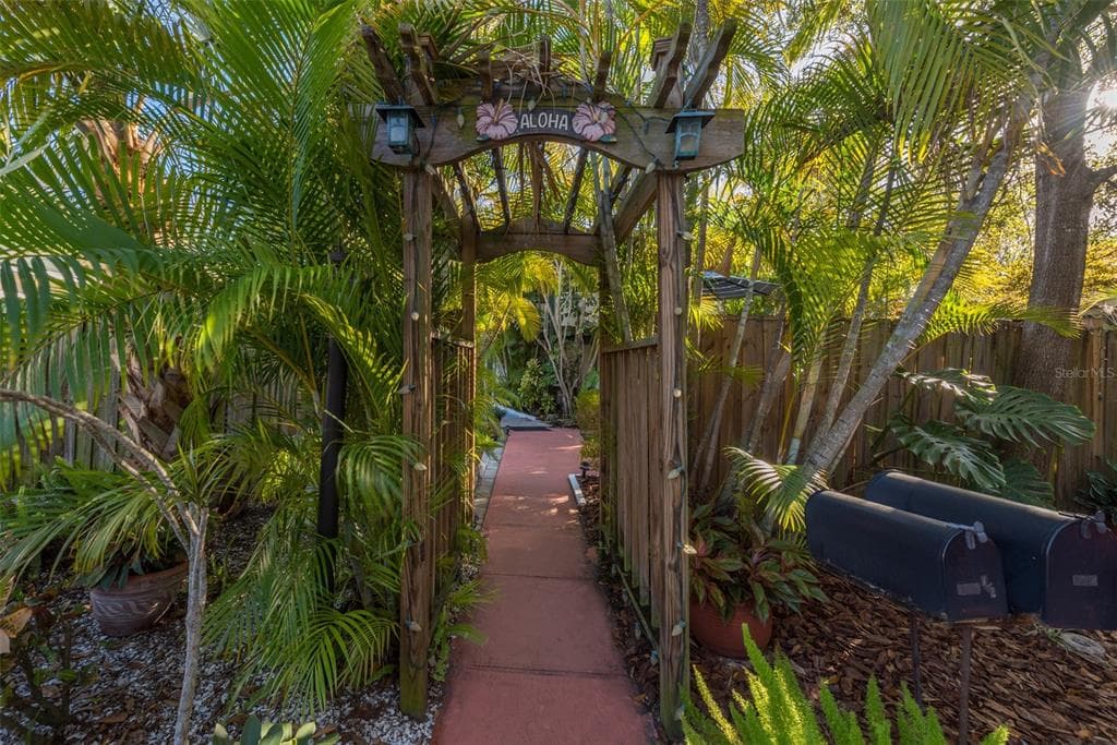 1010 24TH AVENUE N UNIT A ST PETERSBURG, FL 33704